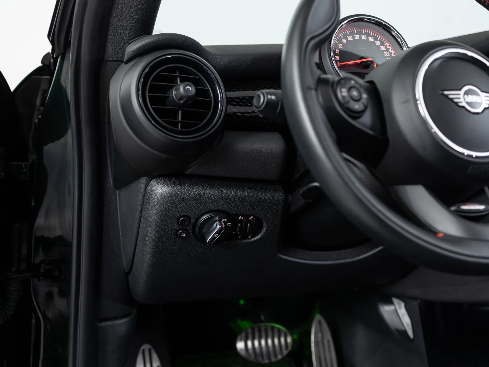 Mini Cabrio JCW III Рестайлинг, 2019 — экстерьер, фото 20