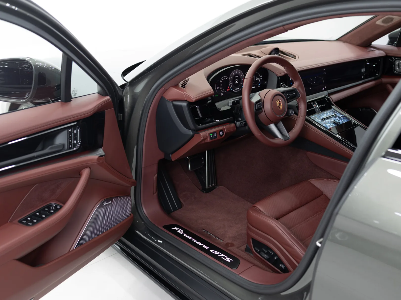 Porsche Panamera GTS III, 2025 — экстерьер, фото 7