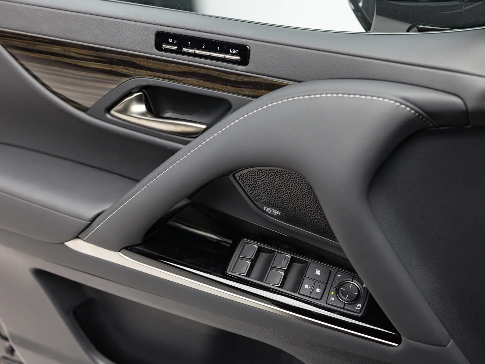 Lexus LX VIP IV, 2024 — экстерьер, фото 9