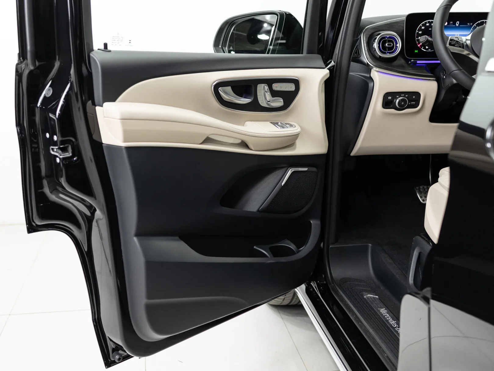 Mercedes-Benz V-Класс Exclusive III (W447) Рестайлинг 2, 2026 — экстерьер, фото 9