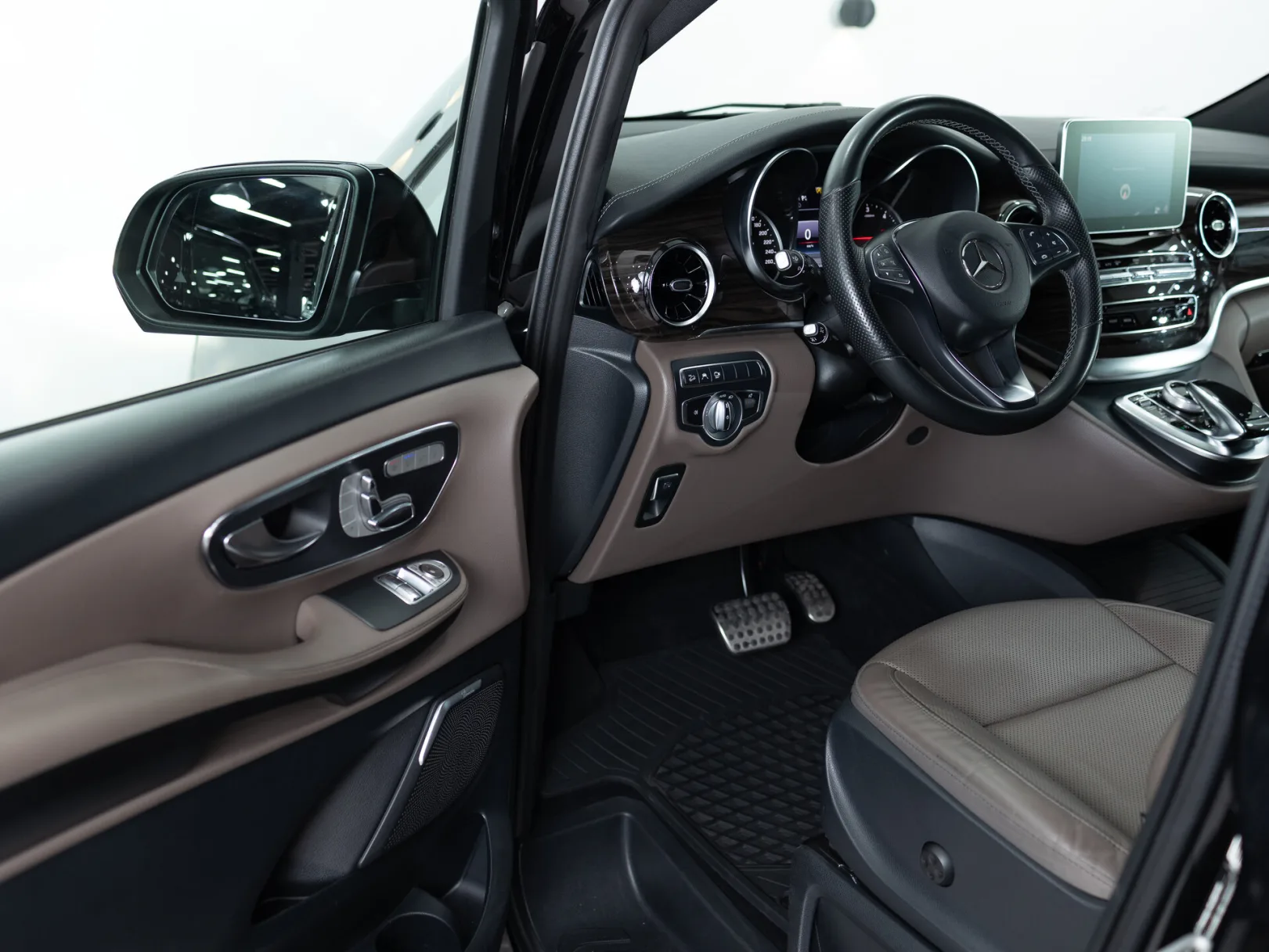 Mercedes-Benz V-Класс VIP III (W447) Рестайлинг, 2020 — экстерьер, фото 19