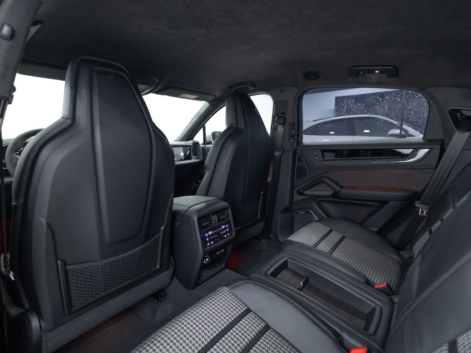 Porsche Cayenne GTS Coupé III Рестайлинг, 2025 — экстерьер, фото 27