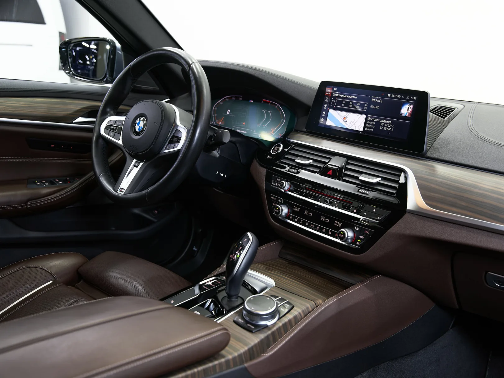 BMW 5 серии 530d xDrive M Sport VII (G30/G31/G38), 2020 — экстерьер, фото 15
