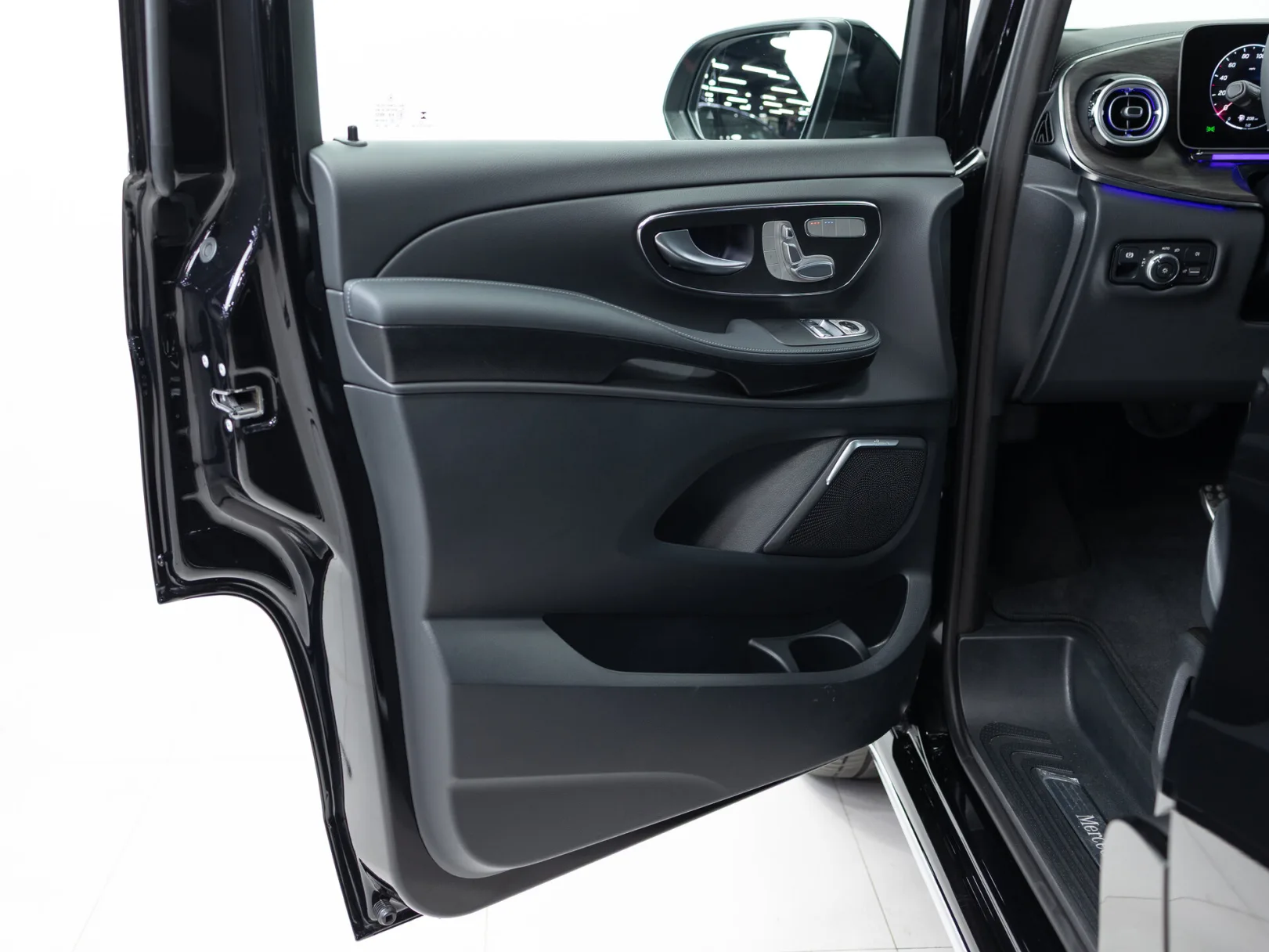 Mercedes-Benz V-Класс Avantgarde III (W447) Рестайлинг 2, 2024 — экстерьер, фото 8