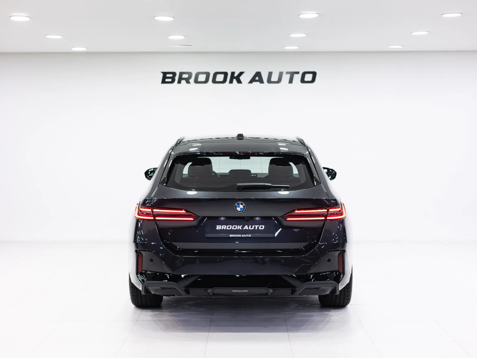 BMW 5 серии 520d xDrive Touring VIII (G60/G61/G68), 2024 — экстерьер, фото 5