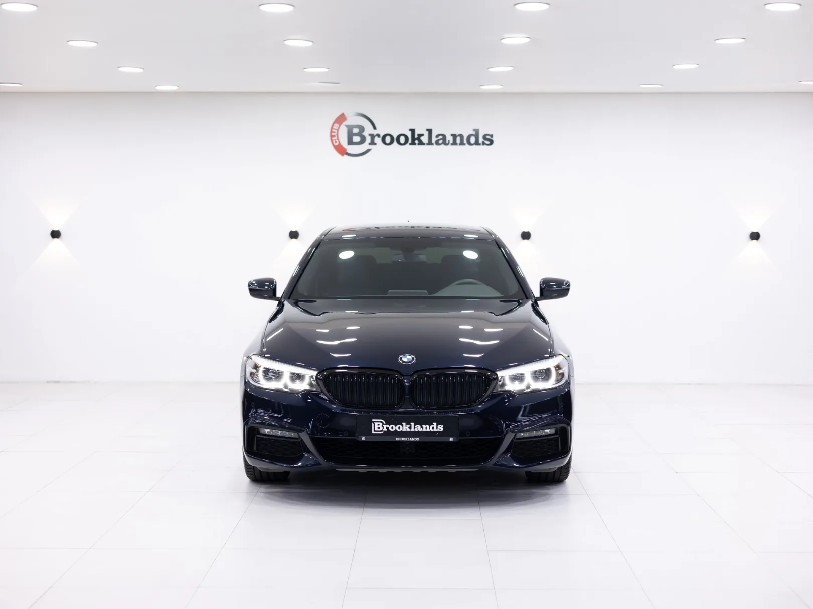 BMW 5 серии 520d xDrive M Sport VII (G30/G31/G38), 2019 — экстерьер, фото 2