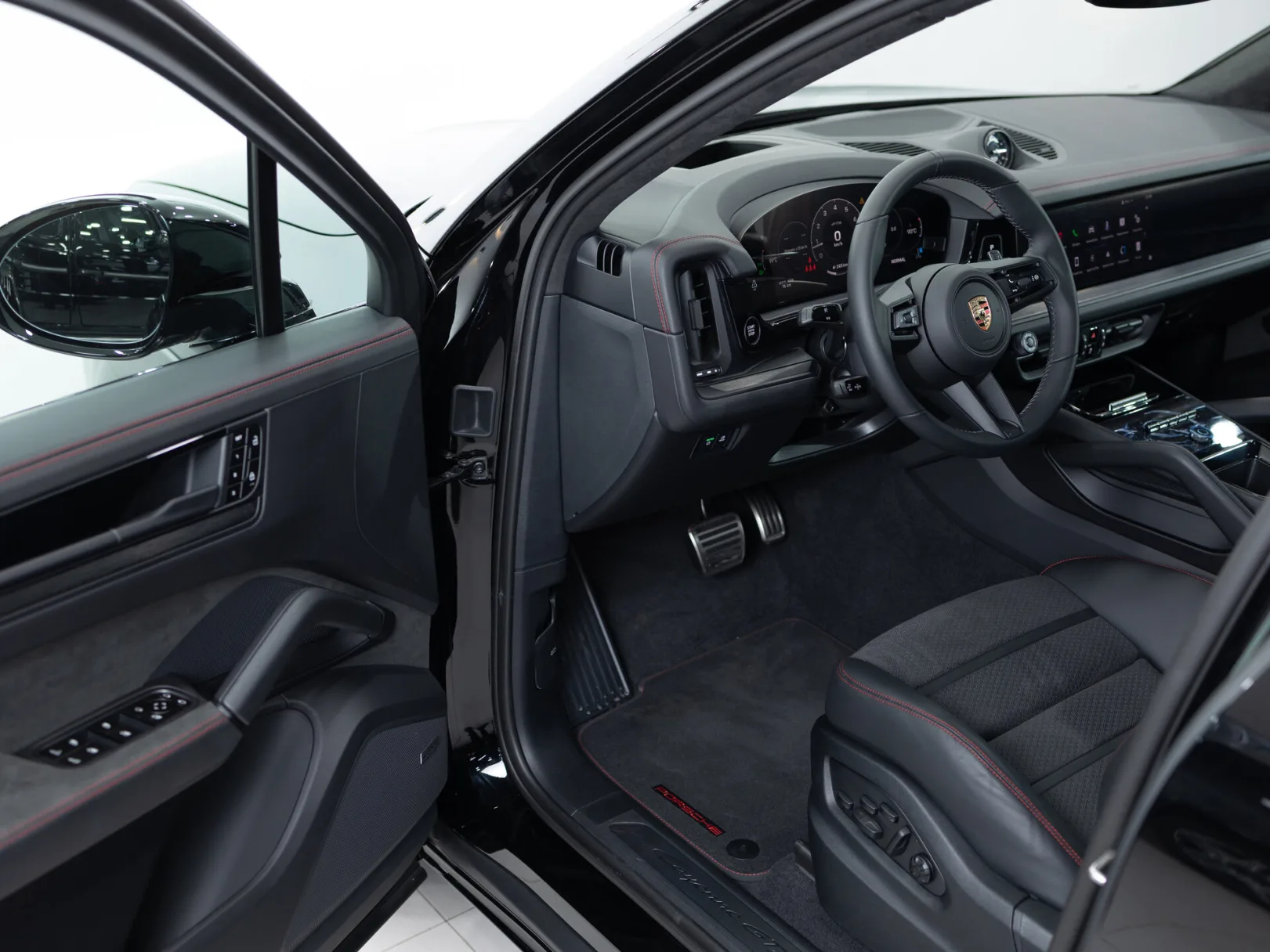 Porsche Cayenne GTS III Рестайлинг, 2024 — экстерьер, фото 7