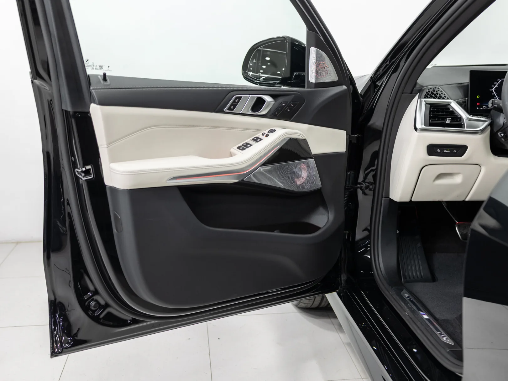 BMW X5 xDrive40d M Sport Pro IV (G05/G18) Рестайлинг, 2025 — экстерьер, фото 8