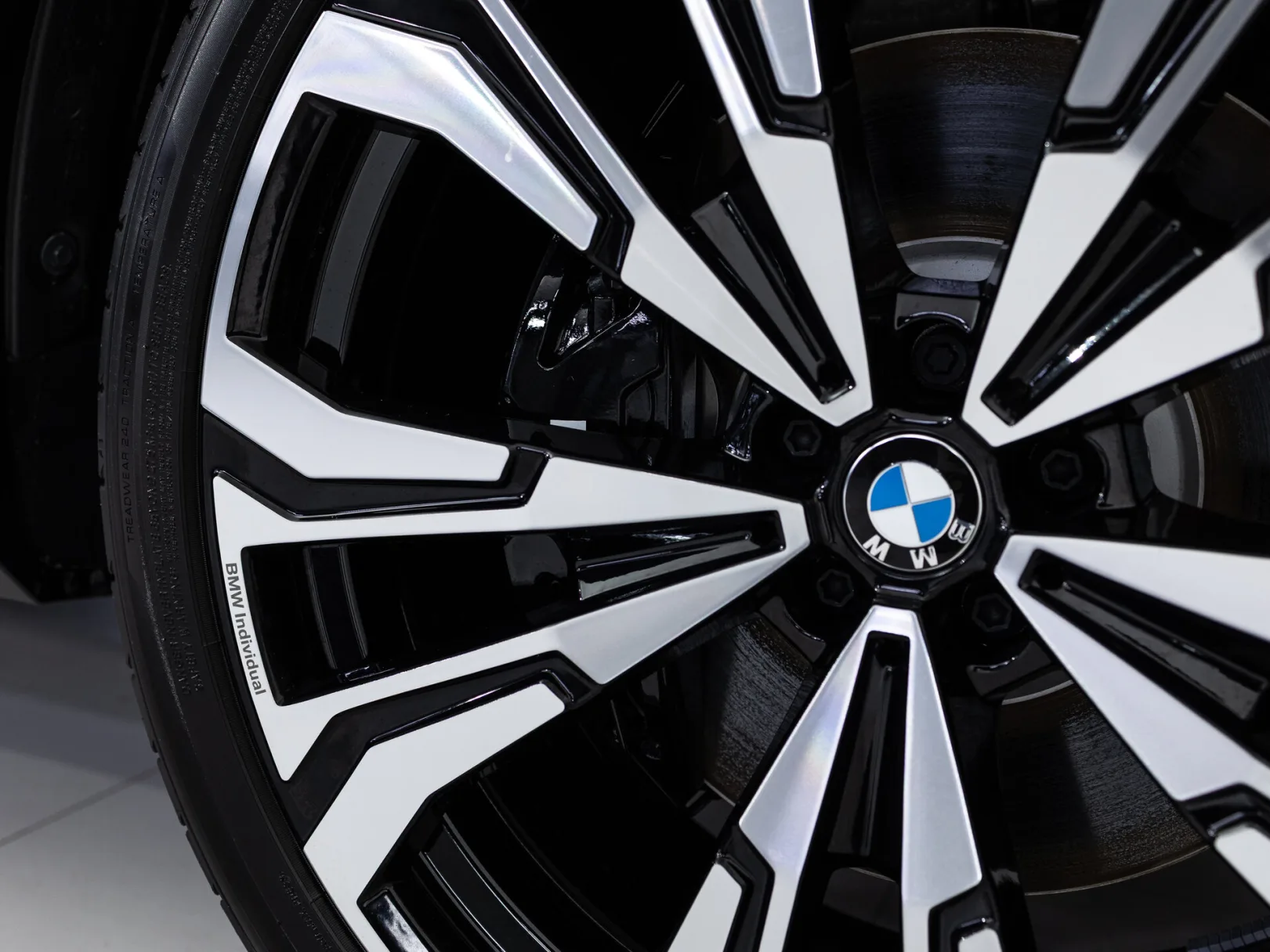 BMW X7 xDrive40d M Sport Pro I (G07) Рестайлинг, 2025 — экстерьер, фото 32