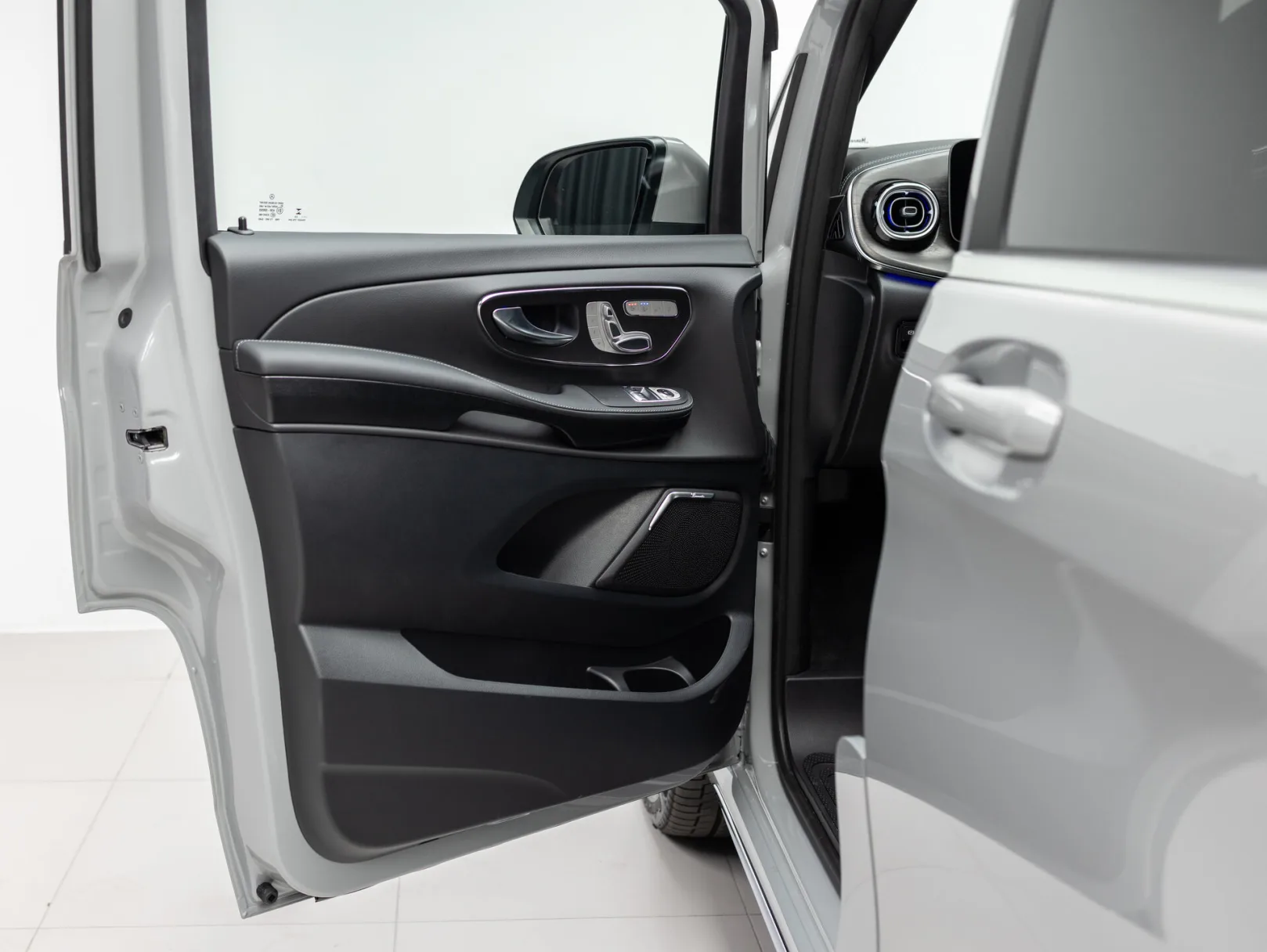 Mercedes-Benz V-Класс Exclusive III (W447) Рестайлинг 2, 2026 — экстерьер, фото 9