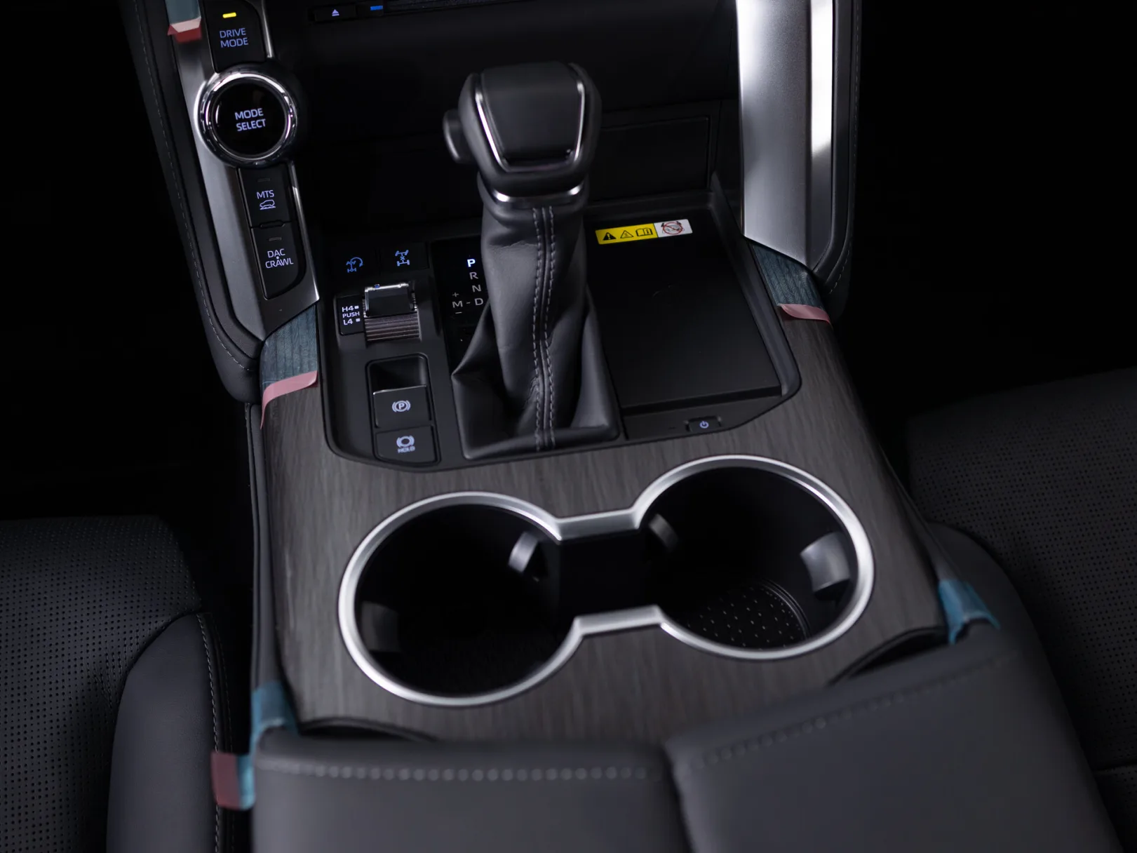 Toyota Land Cruiser 300 Series, 2023 — экстерьер, фото 22