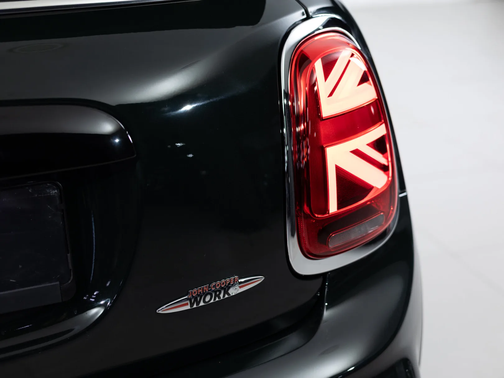 Mini Cabrio JCW III Рестайлинг, 2019 — экстерьер, фото 36