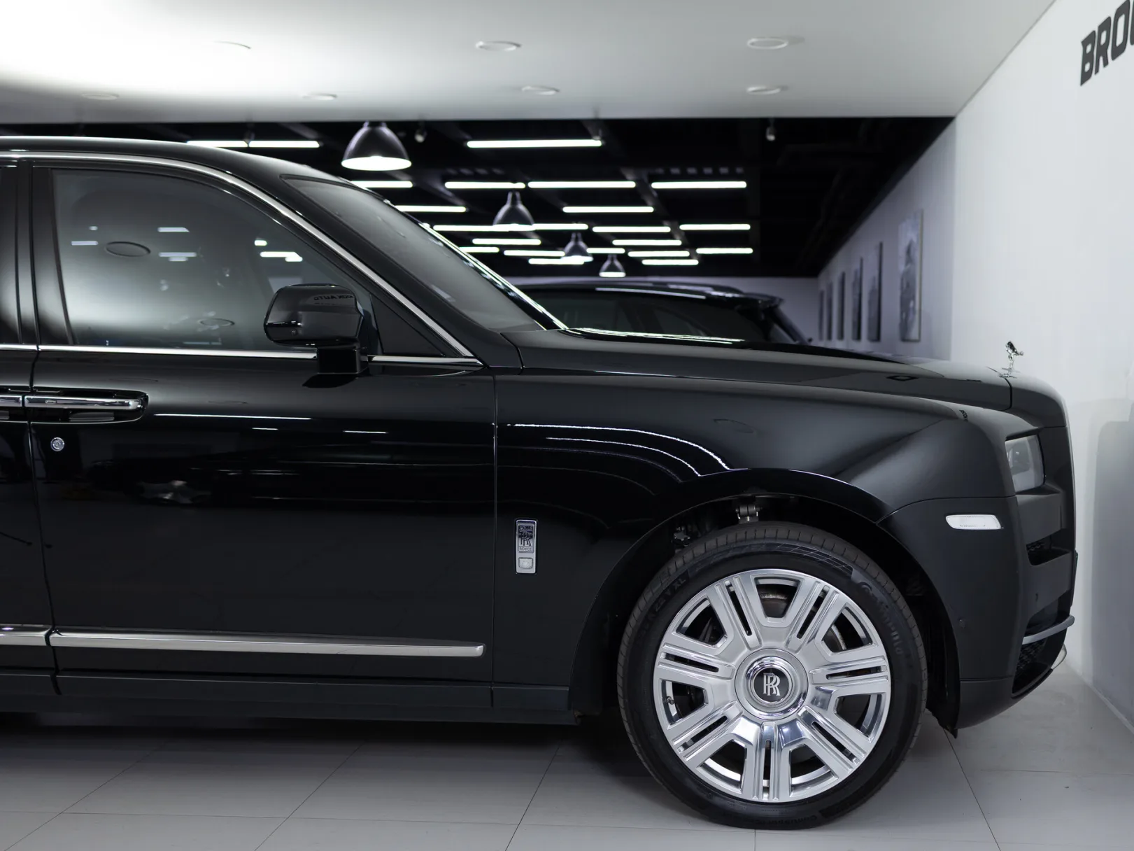 Rolls-Royce Cullinan Individual I (Series I), 2020 — экстерьер, фото 34