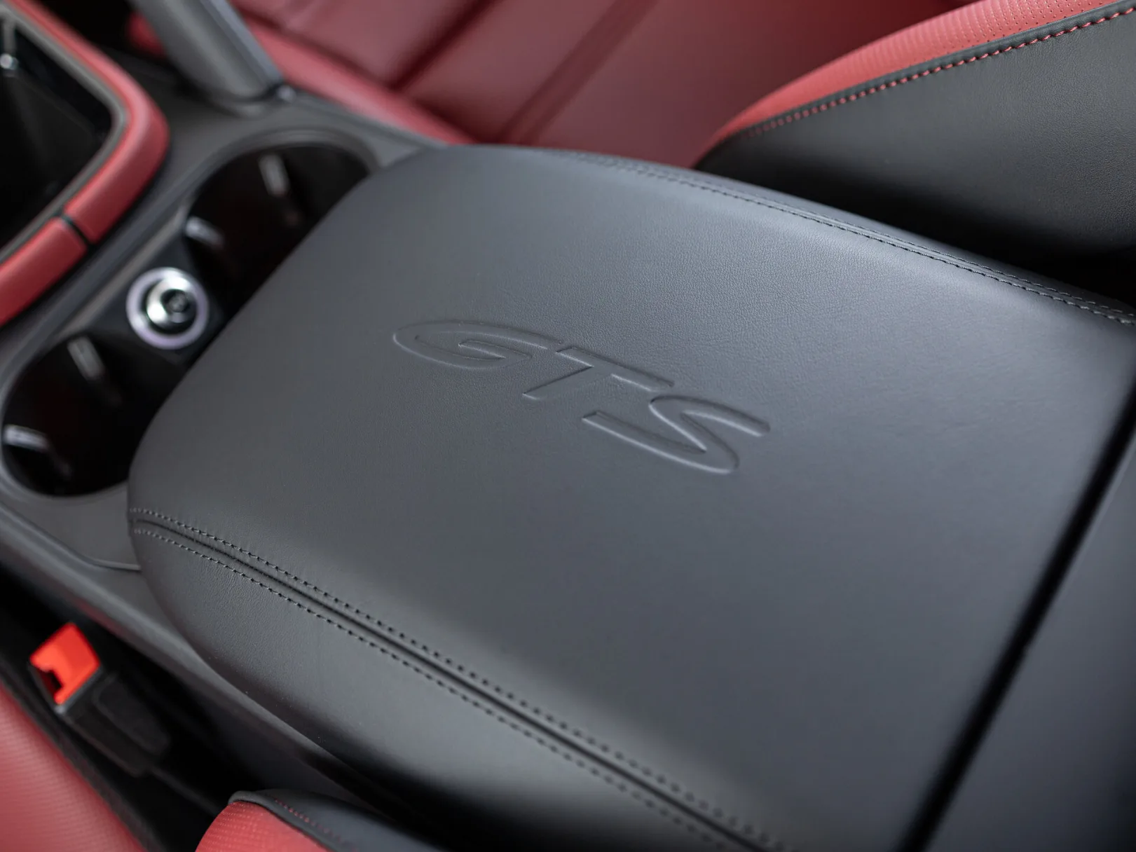 Porsche Cayenne GTS Coupé III Рестайлинг, 2024 — экстерьер, фото 22