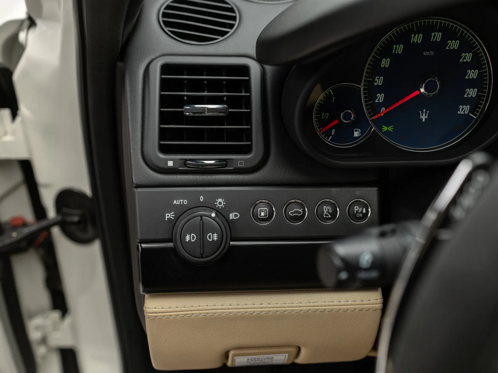 Maserati Quattroporte V Рестайлинг, 2011 — экстерьер, фото 15