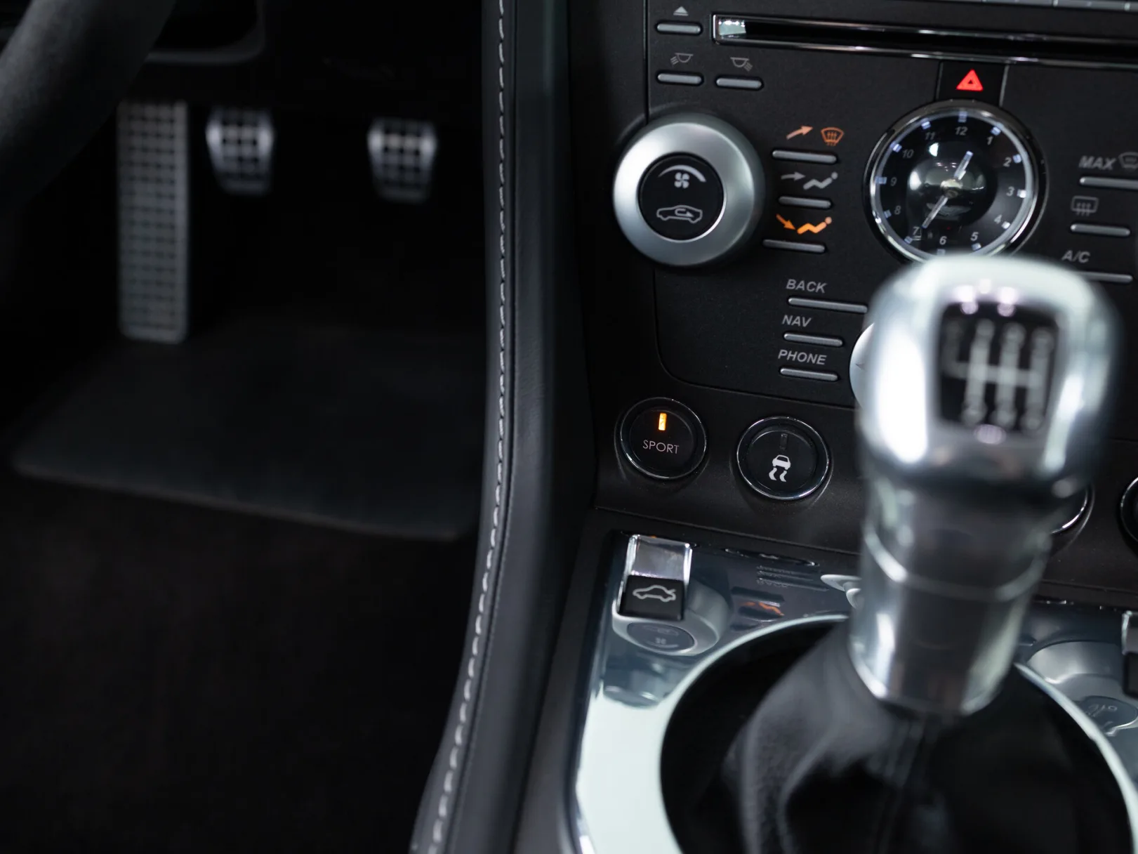 Aston Martin V12 Vantage Carbon Black I, 2010 — экстерьер, фото 32