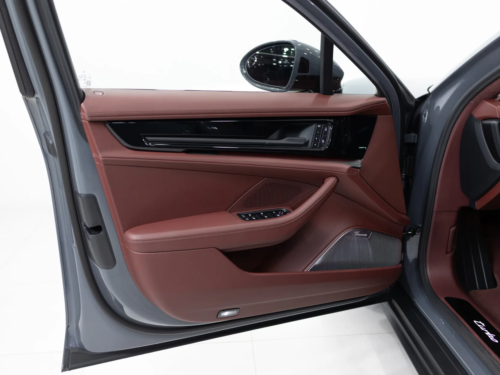 Porsche Panamera Turbo E-Hybrid III, 2025 — экстерьер, фото 8