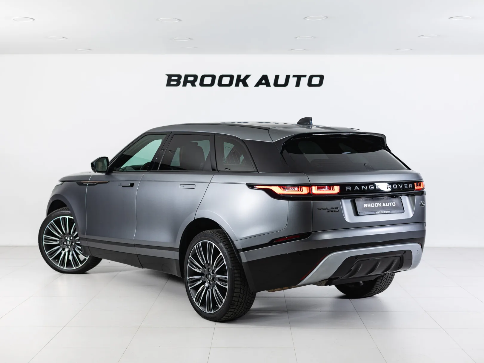 Land Rover Range Rover Velar R-Dynamic Base I, 2019 — экстерьер, фото 6