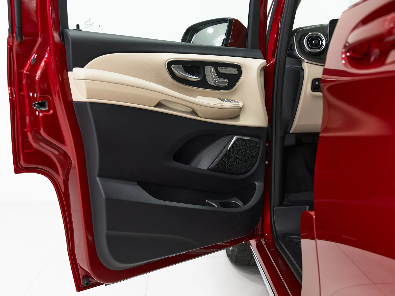 Mercedes-Benz V-Класс Exclusive AMG Line III (W447) Рестайлинг 2, 2024 — экстерьер, фото 8