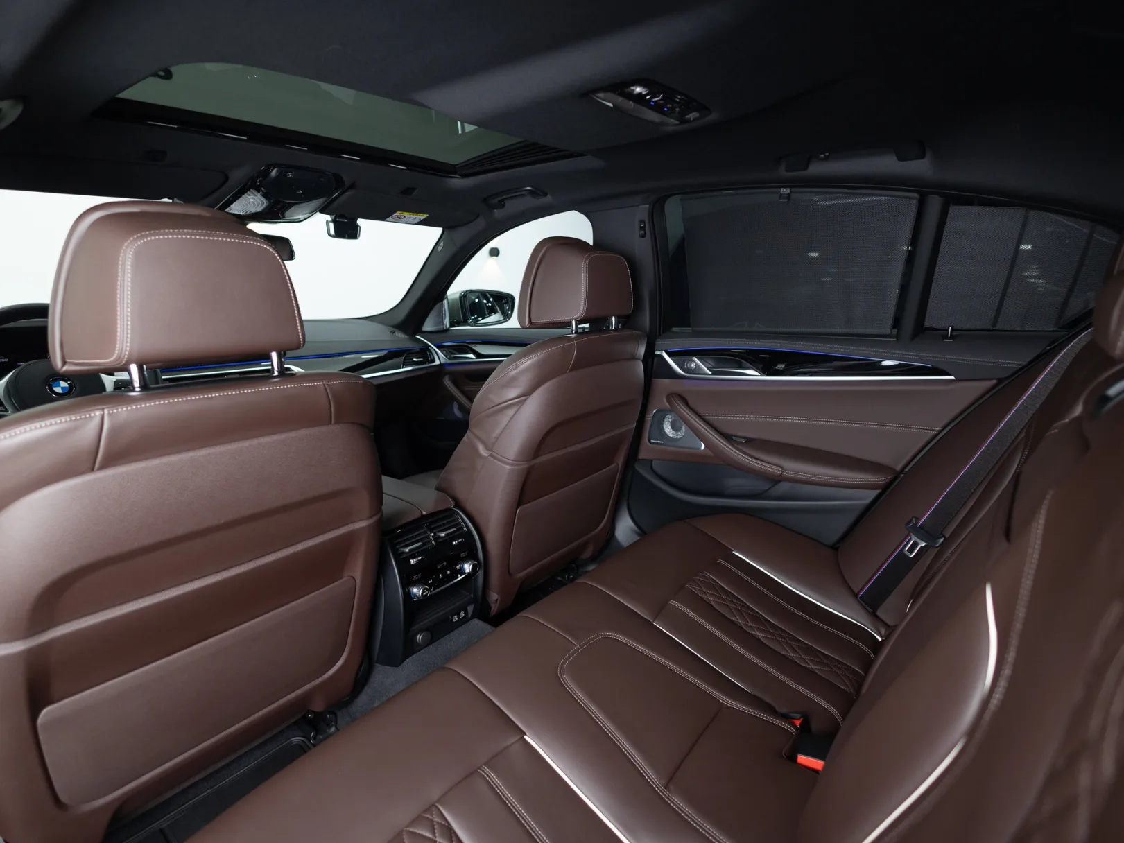 BMW 5 серии M550i xDrive M Special Edition 21 VII (G30/G31/G38) Рестайлинг, 2022 — экстерьер, фото 26