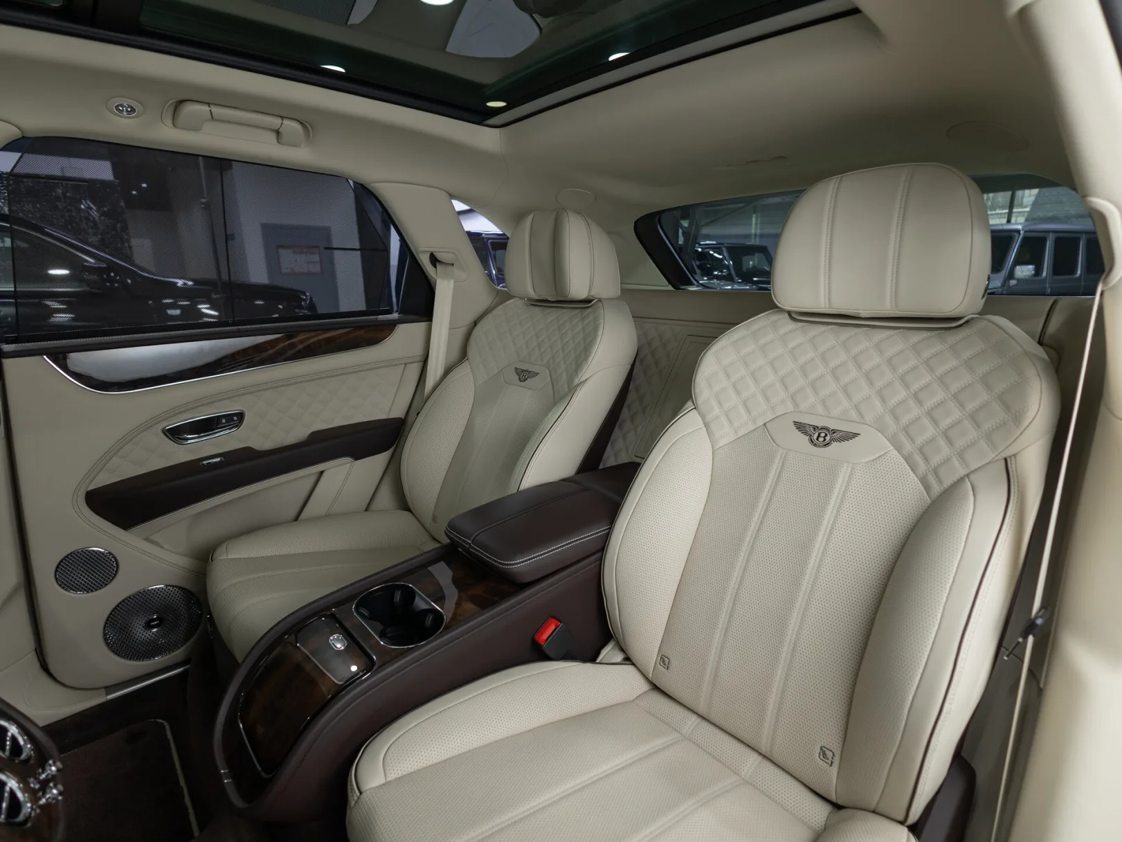 Bentley Bentayga Individual I Рестайлинг, 2022 — экстерьер, фото 41
