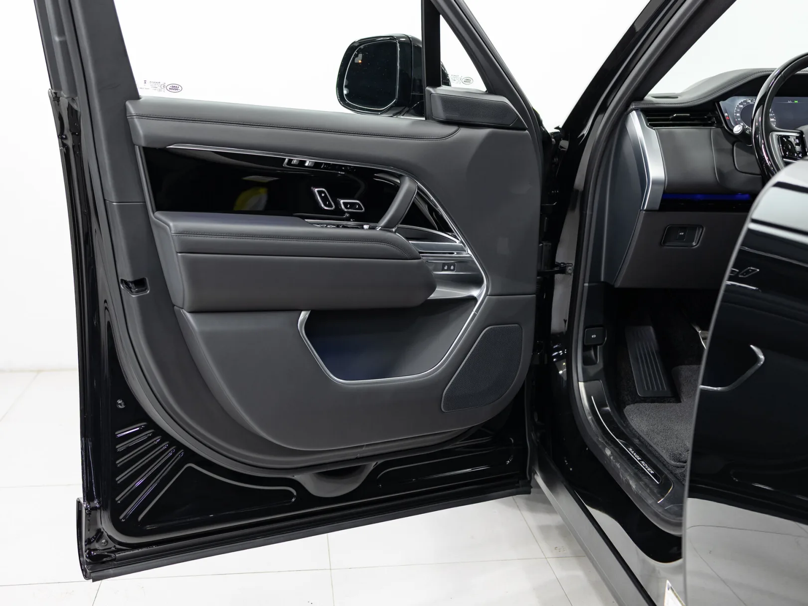 Land Rover Range Rover SE (USA) V, 2025 — экстерьер, фото 8