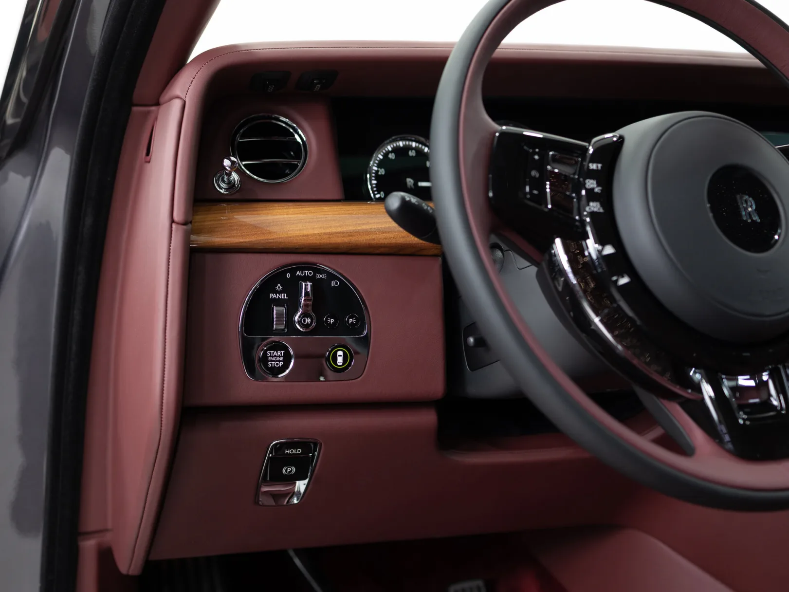 Rolls-Royce Phantom Individual VIII Рестайлинг (Series II), 2024 — экстерьер, фото 32