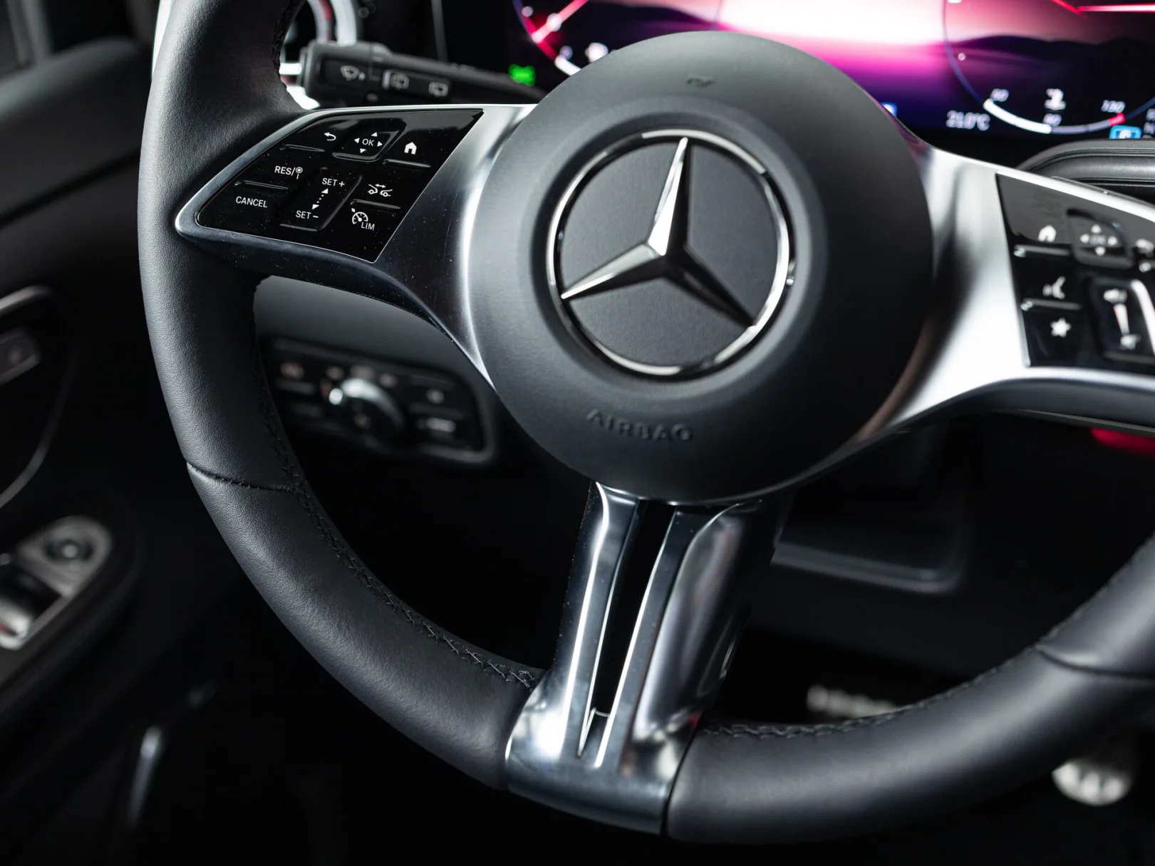 Mercedes-Benz V-Класс Exclusive III (W447) Рестайлинг 2, 2024 — экстерьер, фото 14