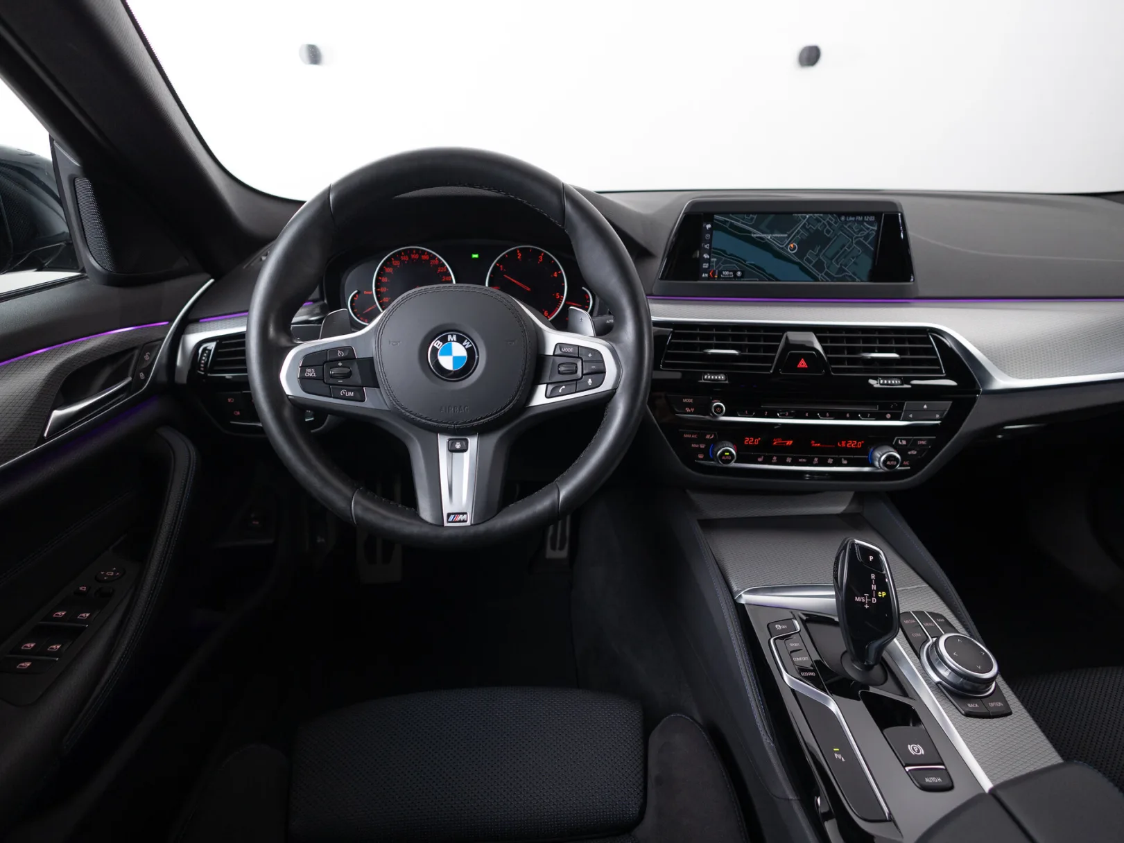 BMW 5 серии 520d xDrive M Sport VII (G30/G31/G38), 2019 — экстерьер, фото 11