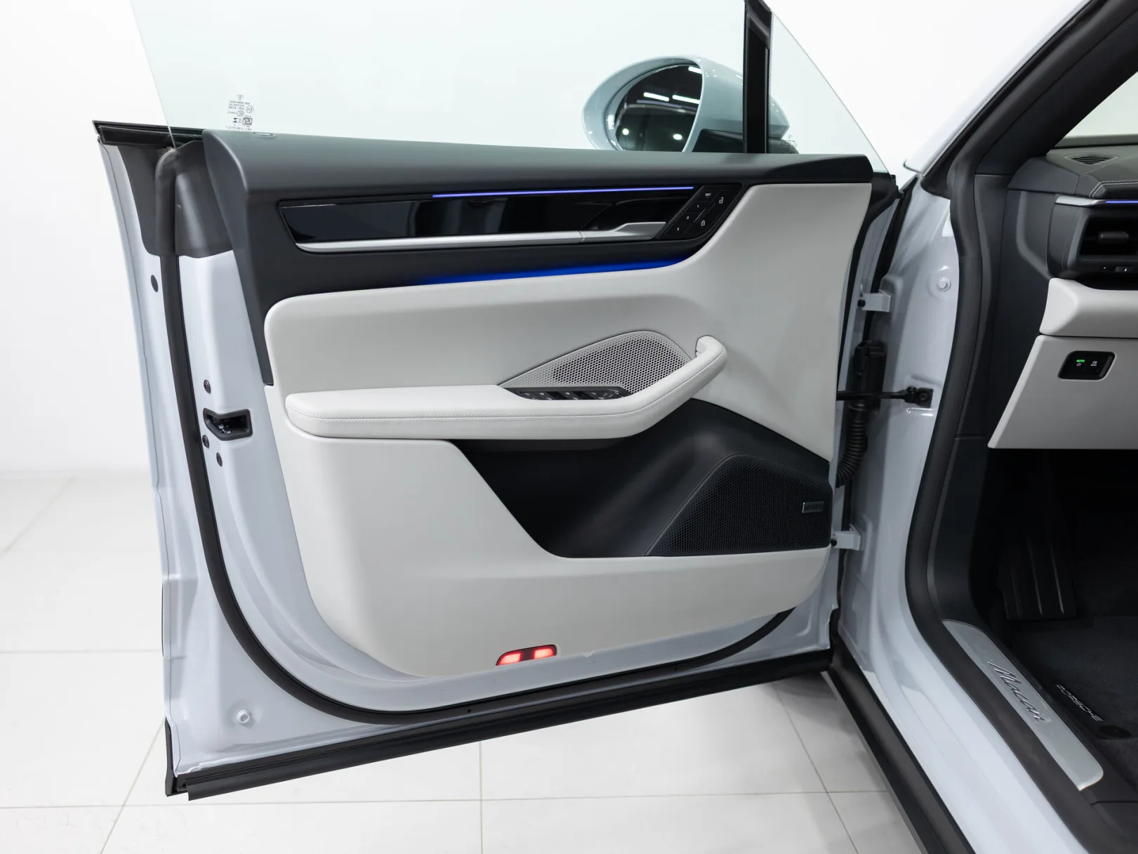 Porsche Macan Electric II, 2025 — экстерьер, фото 8