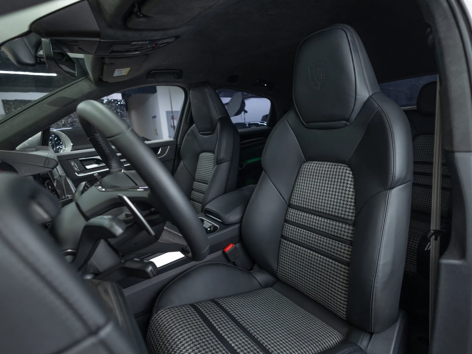 Porsche Cayenne GTS Coupé III Рестайлинг, 2025 — экстерьер, фото 11