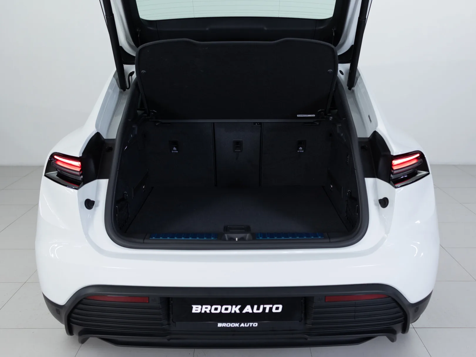 Porsche Macan II, 2024 — экстерьер, фото 33
