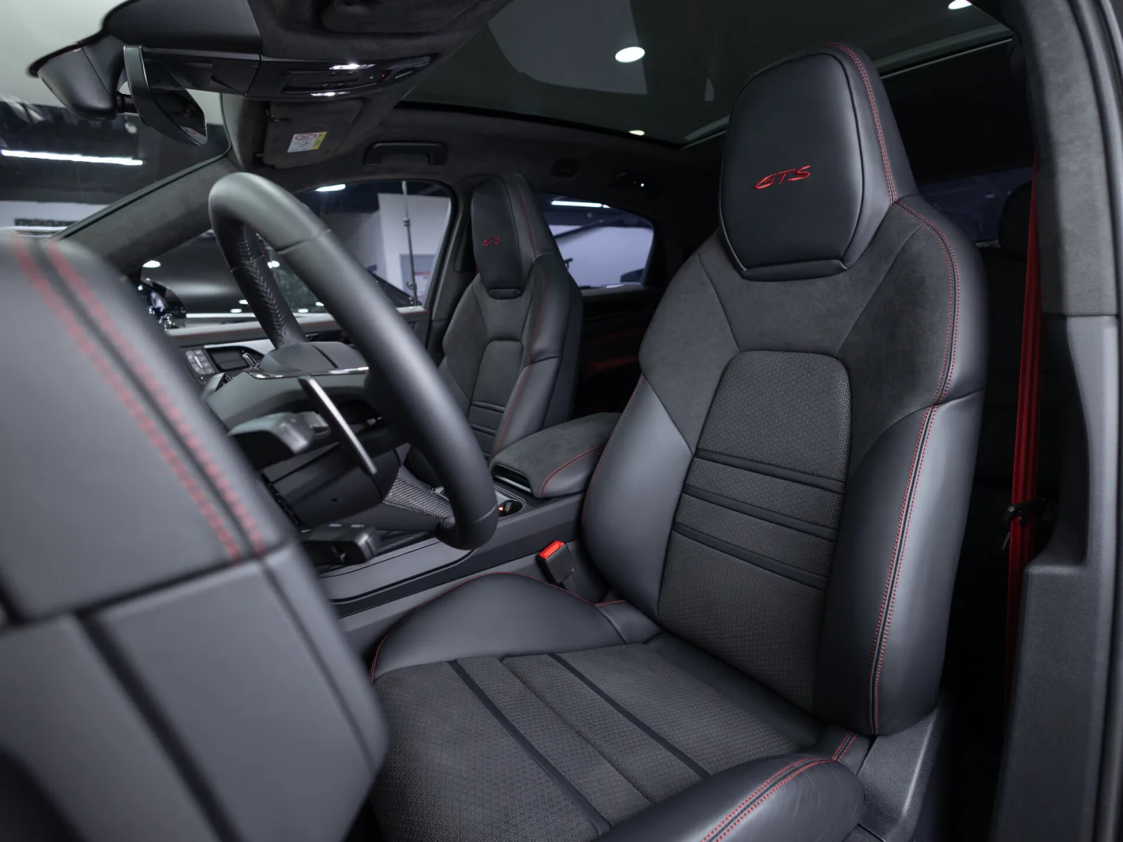 Porsche Cayenne GTS Coupé III Рестайлинг, 2025 — экстерьер, фото 11