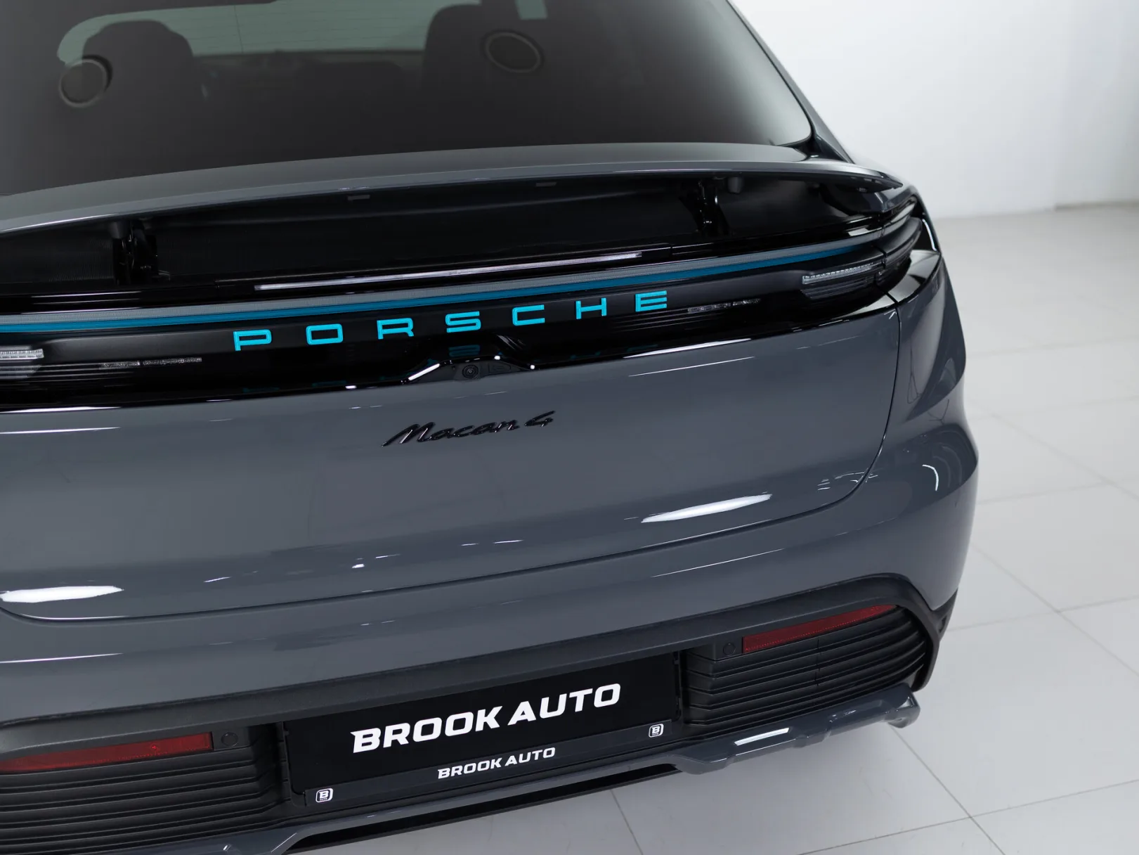 Porsche Macan 4 Electric II, 2025 — экстерьер, фото 37
