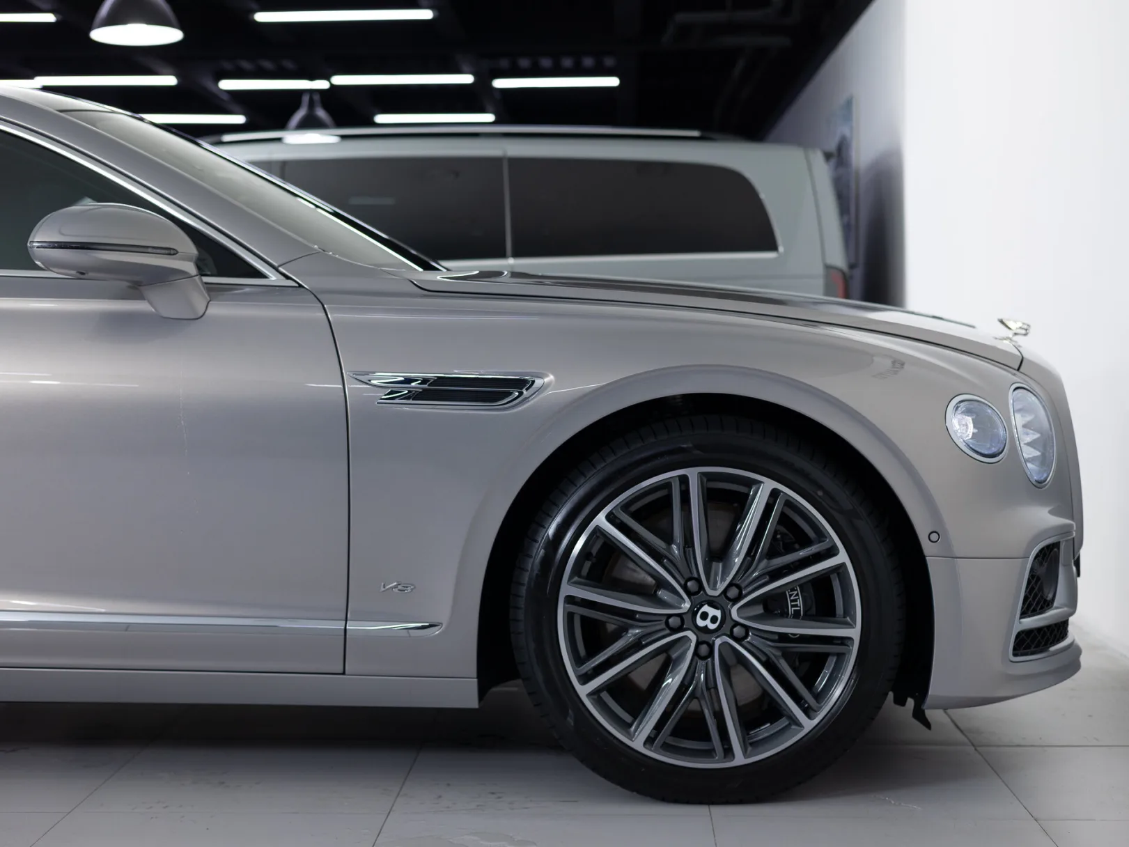 Bentley Flying Spur Individual III, 2022 — экстерьер, фото 40