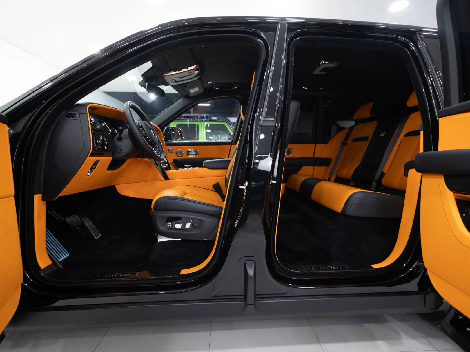 Rolls-Royce Cullinan Individual I (Series I), 2023 — экстерьер, фото 21