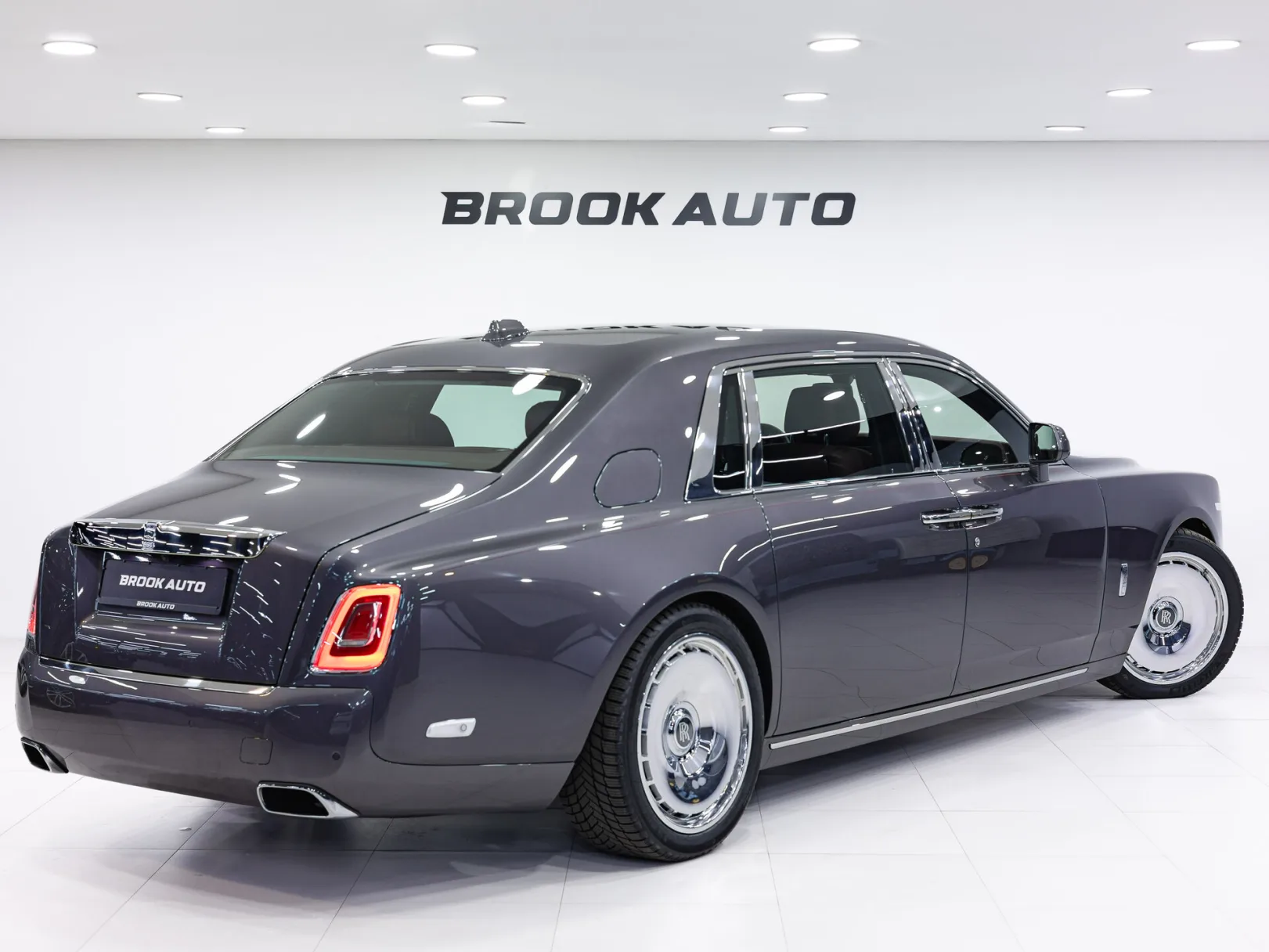 Rolls-Royce Phantom Individual VIII Рестайлинг (Series II), 2024 — экстерьер, фото 4