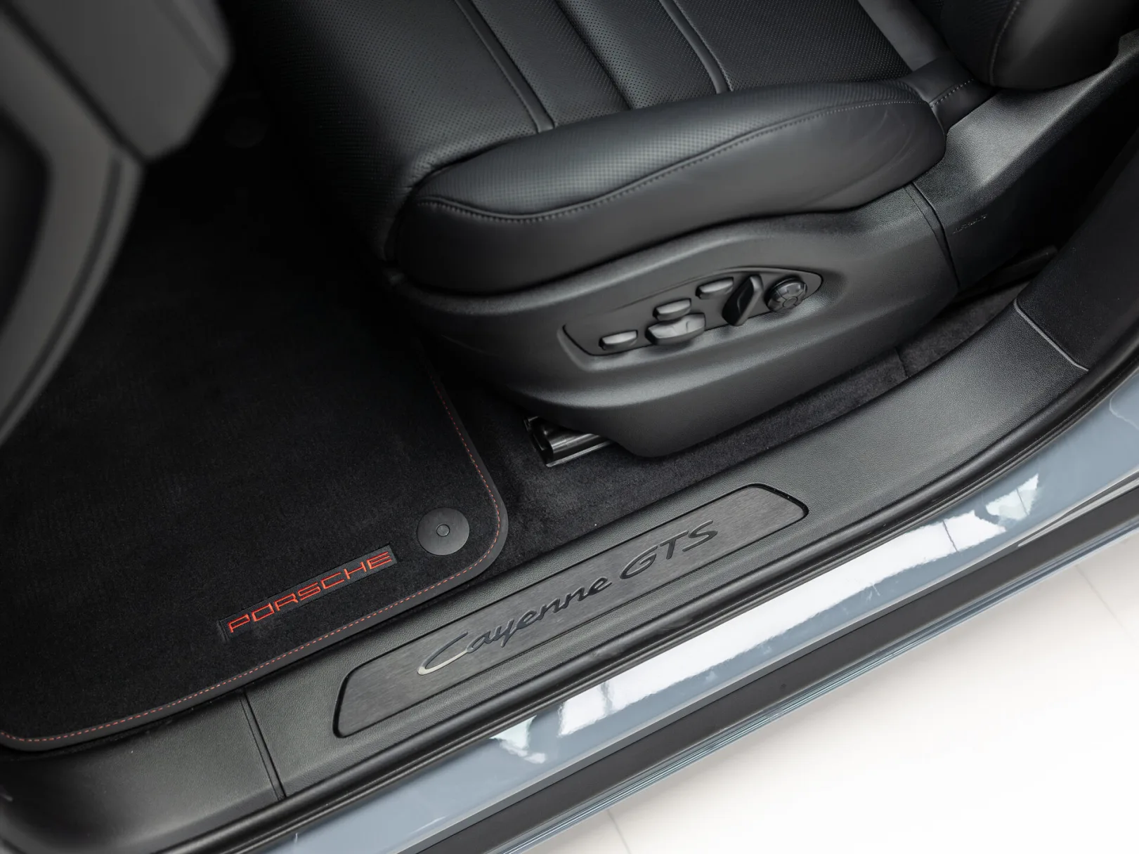 Porsche Cayenne GTS Coupé III Рестайлинг, 2026 — экстерьер, фото 11