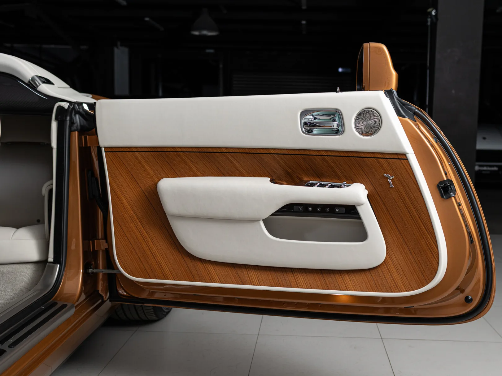 Rolls-Royce Dawn Individual I, 2016 — экстерьер, фото 14