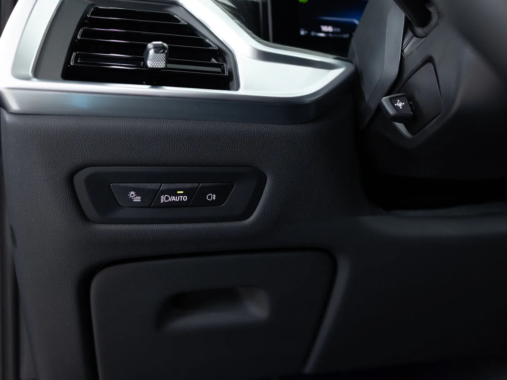 BMW X5 M60i IV (G05/G18) Рестайлинг, 2024 — экстерьер, фото 15