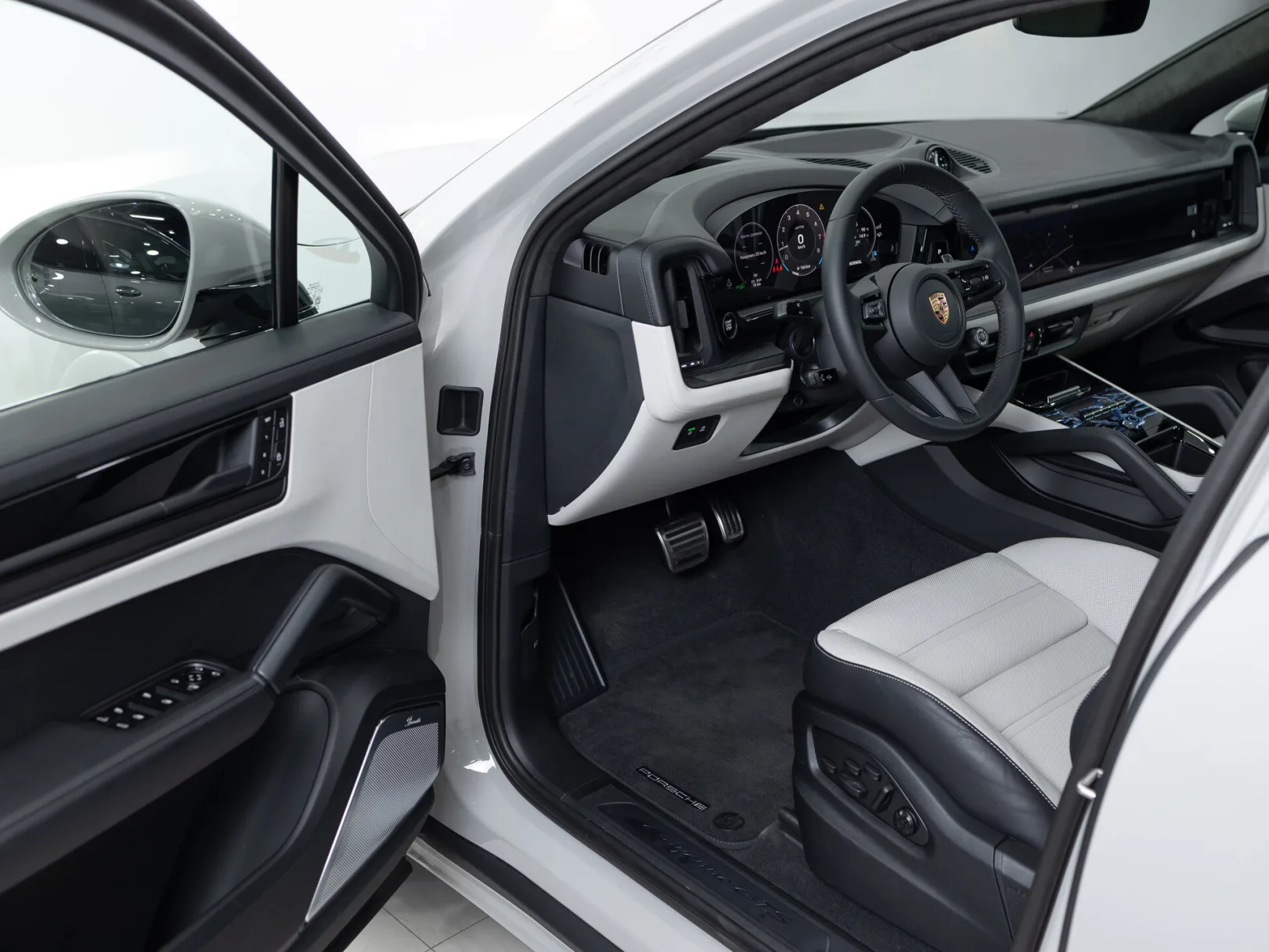 Porsche Cayenne GTS Coupé III Рестайлинг, 2024 — экстерьер, фото 7