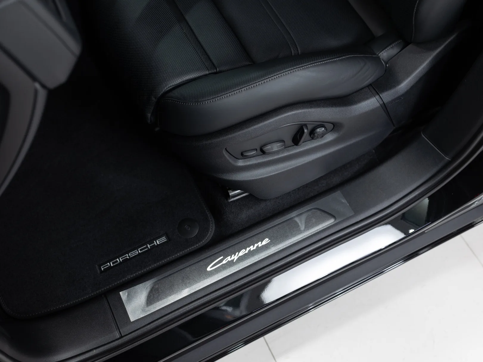 Porsche Cayenne E-Hybrid III Рестайлинг, 2026 — экстерьер, фото 12
