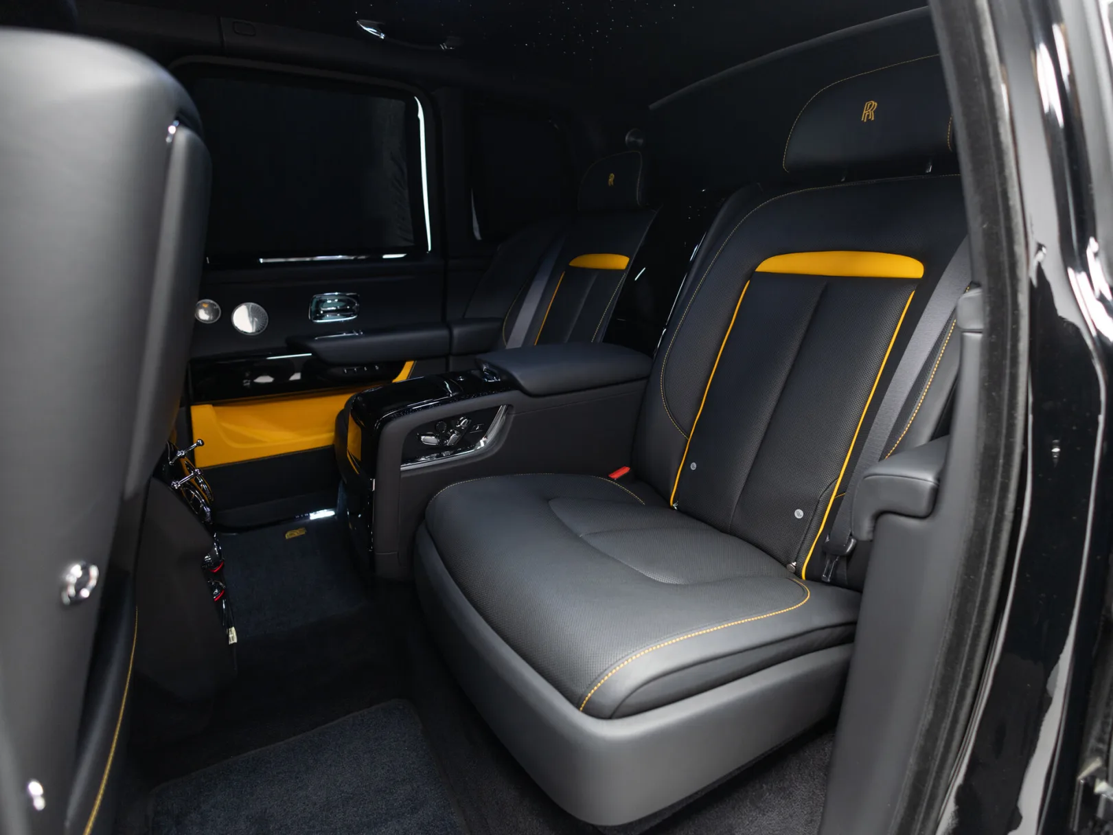 Rolls-Royce Cullinan Individual I (Series I), 2021 — экстерьер, фото 34