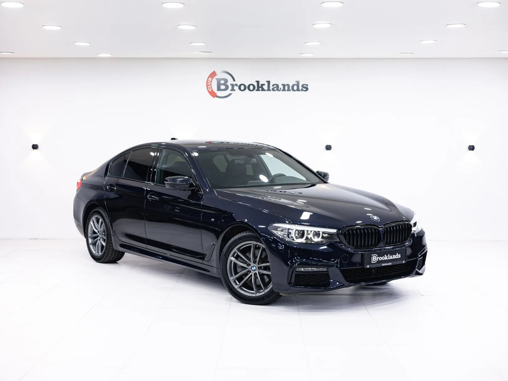 BMW 5 серии 520d xDrive M Sport VII (G30/G31/G38), 2019 — экстерьер, фото 3