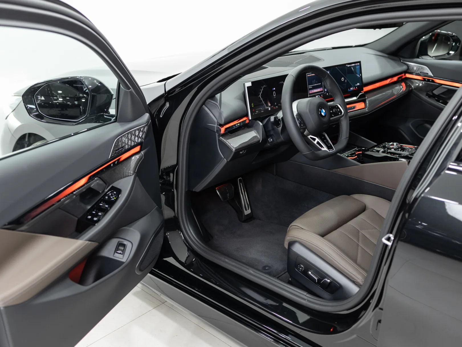 BMW 5 серии 520d xDrive VIII (G60/G61/G68), 2025 — экстерьер, фото 7