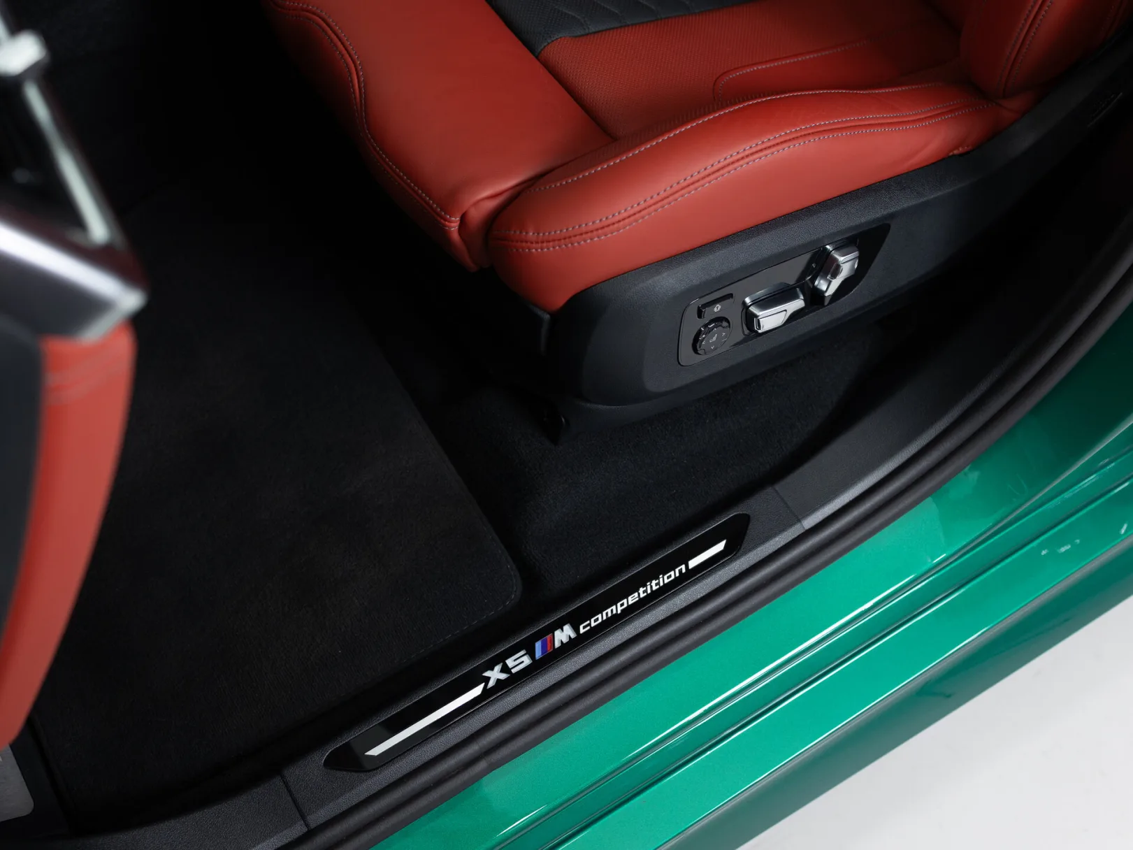 BMW X5 M Competition III (F95) Рестайлинг, 2024 — экстерьер, фото 11