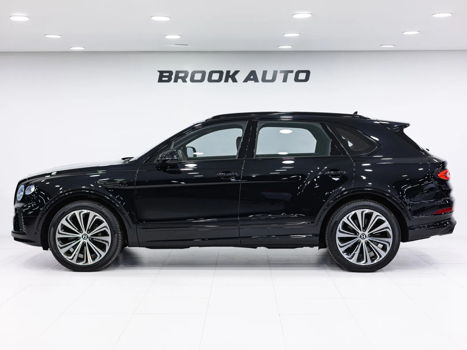 Bentley Bentayga Individual I Рестайлинг, 2022 — экстерьер, фото 7
