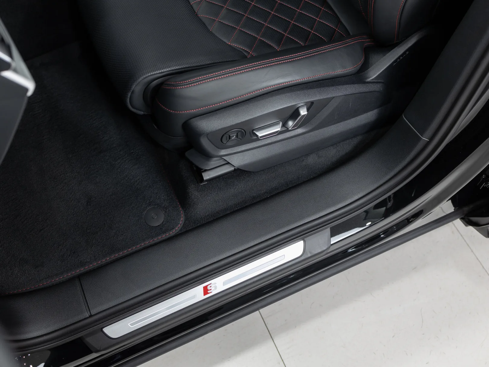 Audi Q7 50 TDI quattro tiptronic II (4M) Рестайлинг 2, 2025 — экстерьер, фото 12