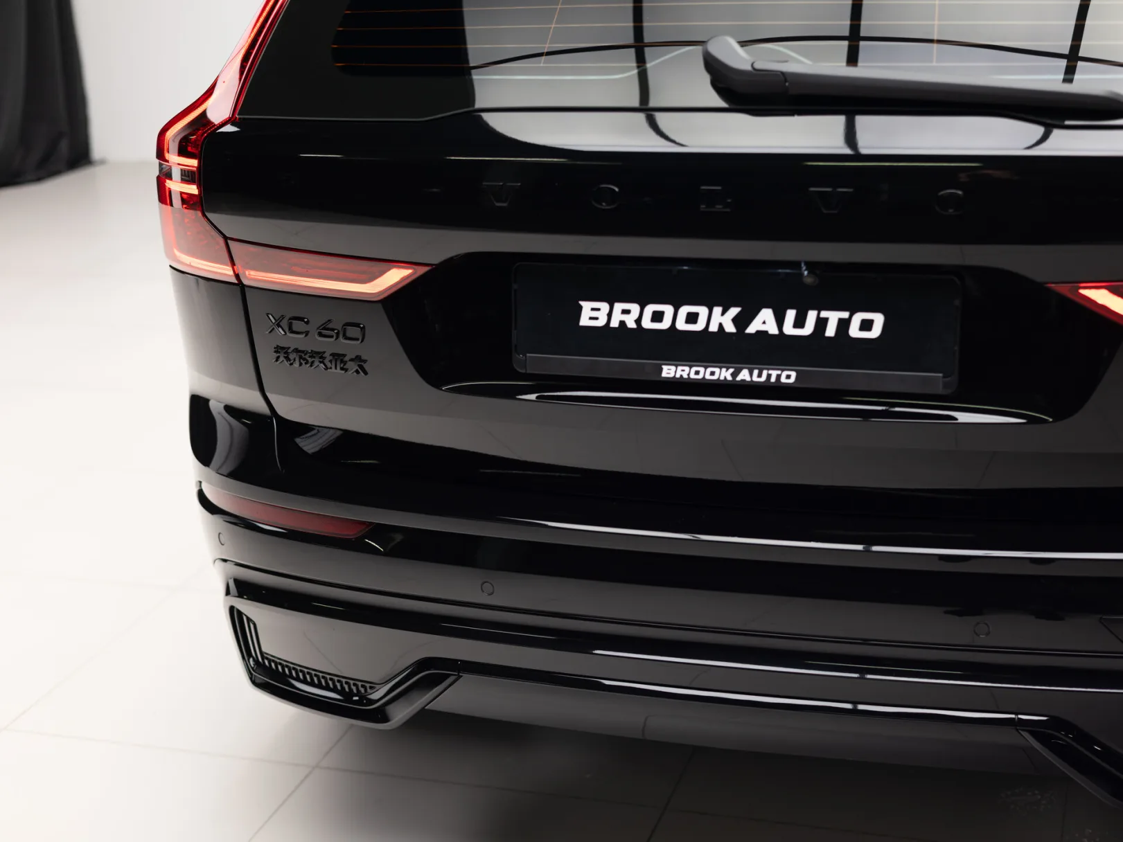 Volvo XC60 Polar Night Black II Рестайлинг 2, 2026 — экстерьер, фото 36