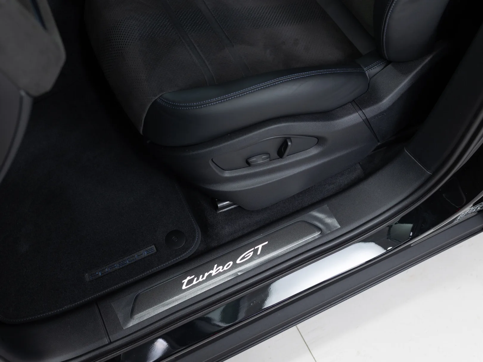 Porsche Cayenne Turbo GT III Рестайлинг, 2025 — экстерьер, фото 12